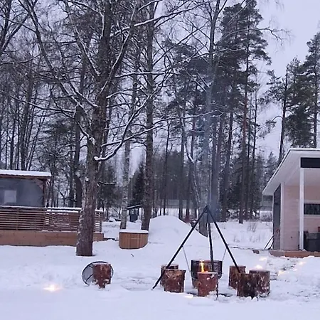 Bredvikbastu&inn Lomamökit *